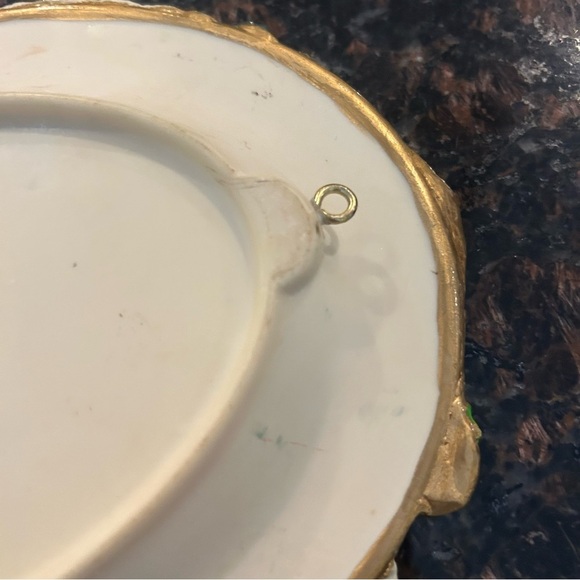 Vintage Collectible Kris Kringle decorative 3D plate, hanging art 1996 - Picture 7 of 7